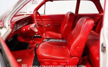 Chevrolet-Bel-Air150210-Berline-1961-White-Red-29269-4