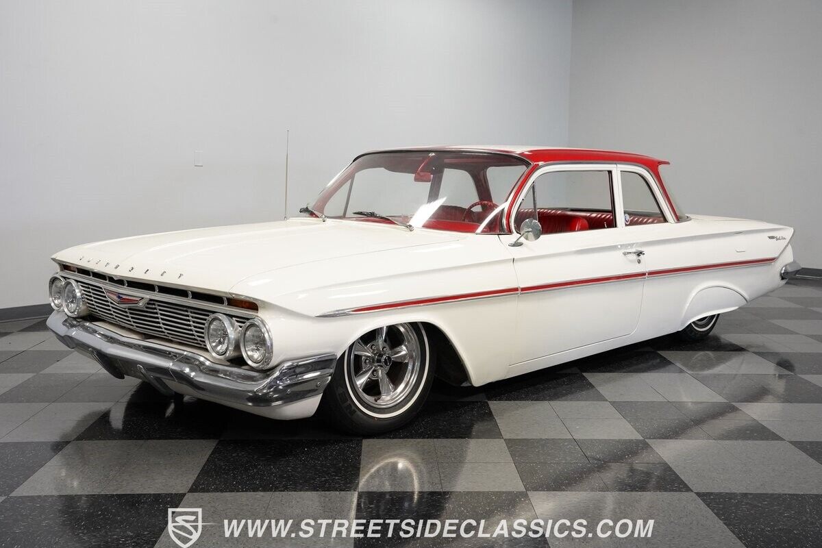 Chevrolet-Bel-Air150210-Berline-1961-White-Red-29269-5