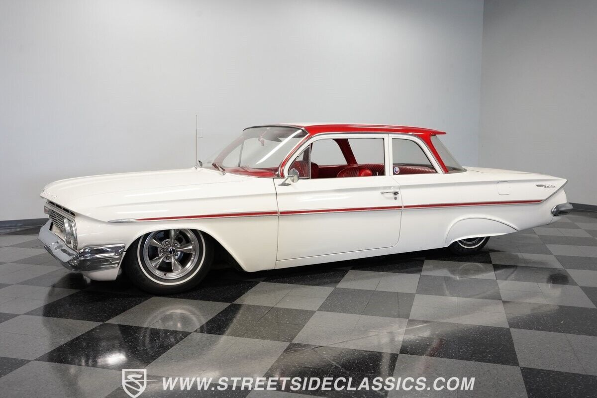 Chevrolet-Bel-Air150210-Berline-1961-White-Red-29269-6