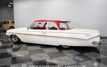 Chevrolet-Bel-Air150210-Berline-1961-White-Red-29269-8