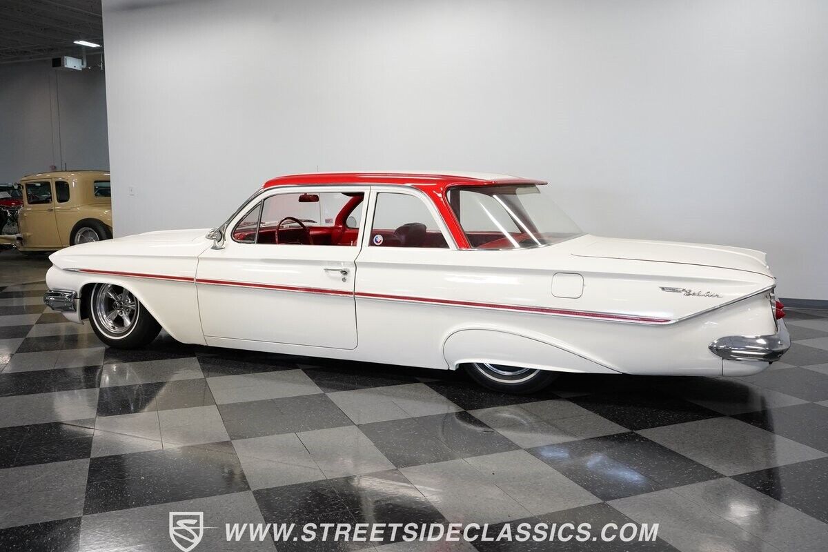 Chevrolet-Bel-Air150210-Berline-1961-White-Red-29269-8