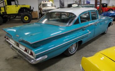 Chevrolet-Bel-Air150210-Coupe-1960-Aqua-White-147575-4