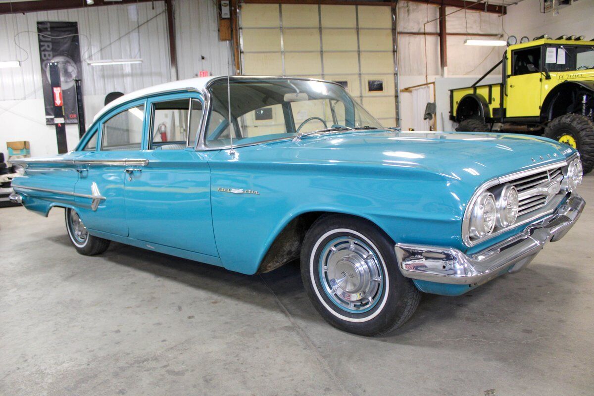 Chevrolet-Bel-Air150210-Coupe-1960-Aqua-White-147575-5