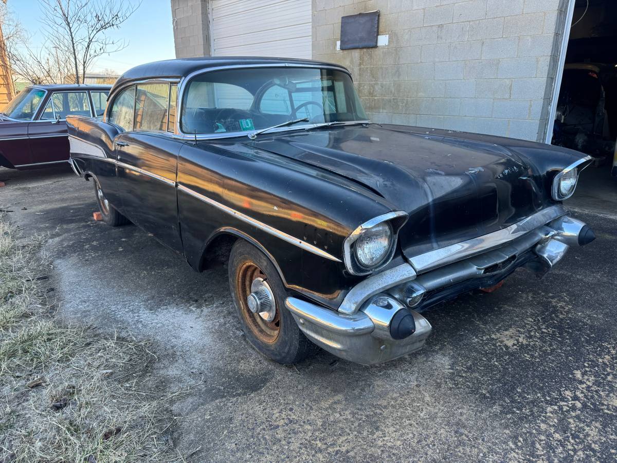 Chevrolet-Bel-air-1957-black-160932-2