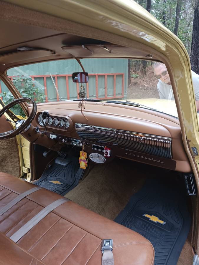 Chevrolet-Belair-1953-yellow-24140-3