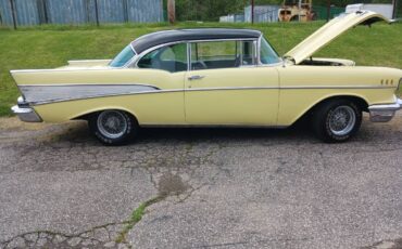 Chevrolet-Belaire-1957-yellow-1609