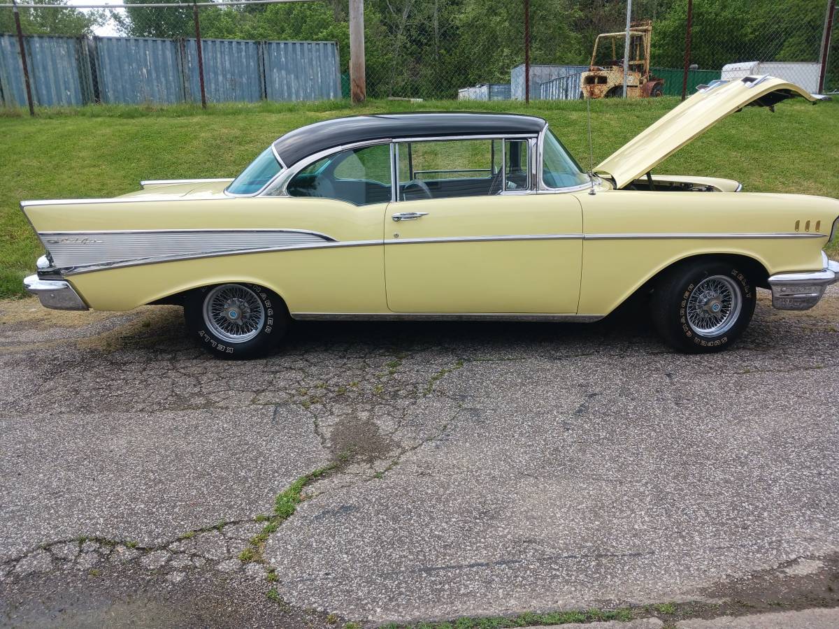 Chevrolet-Belaire-1957-yellow-1609