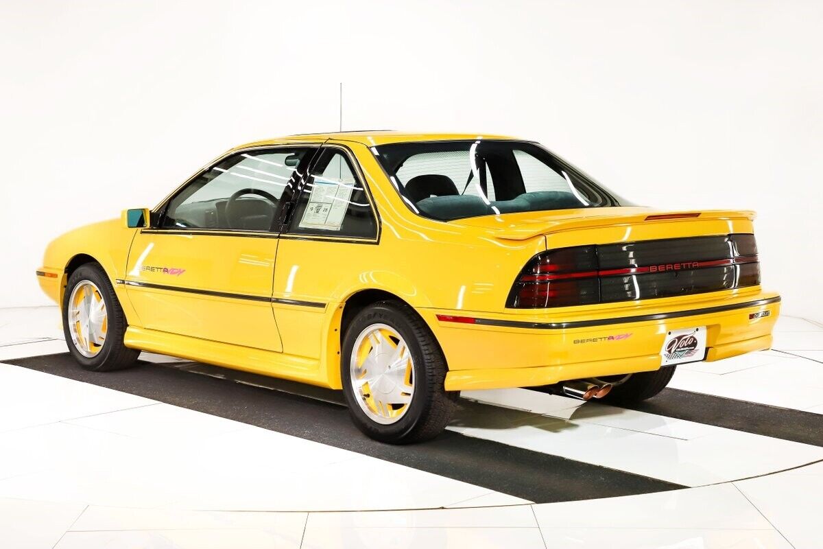 Chevrolet-Beretta-Coupe-1990-Yellow-Gray-79-4