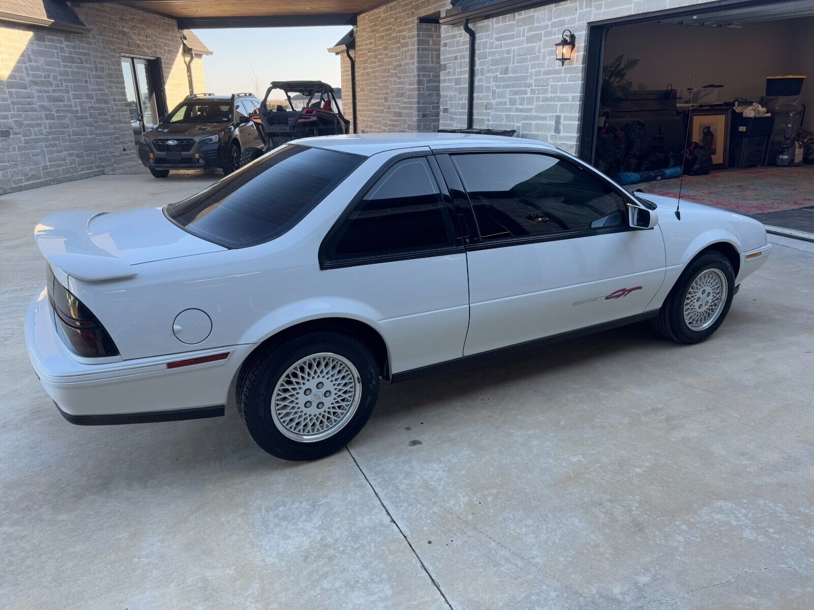 Chevrolet-Beretta-Coupe-1992-White-Red-39912-1