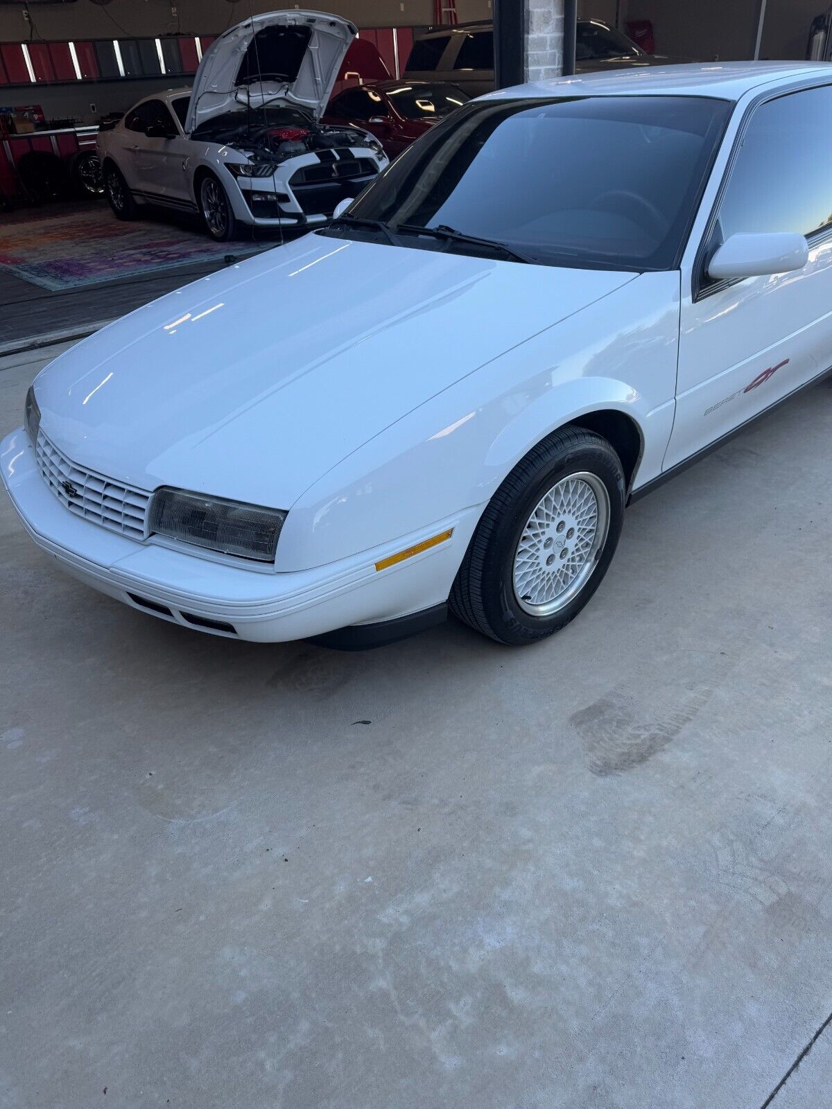 Chevrolet-Beretta-Coupe-1992-White-Red-39912-10