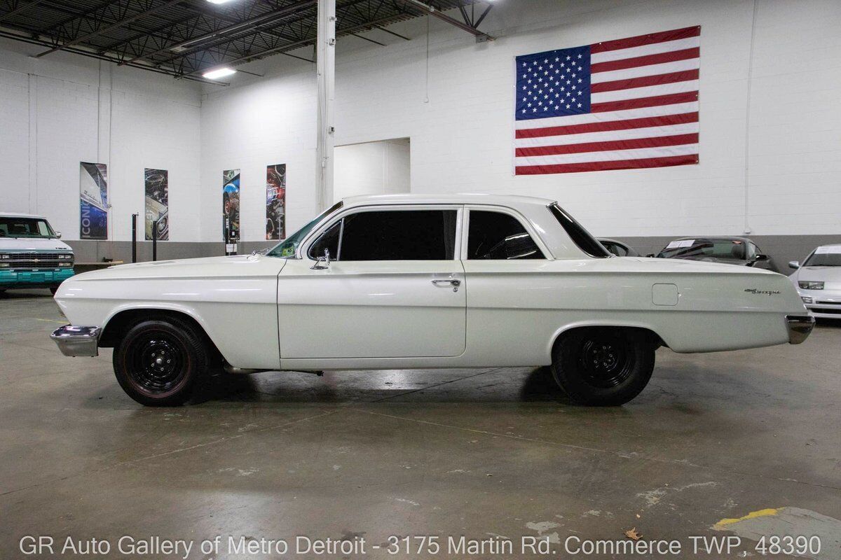 Chevrolet-Biscayne-1962-White-Tan-1608-2