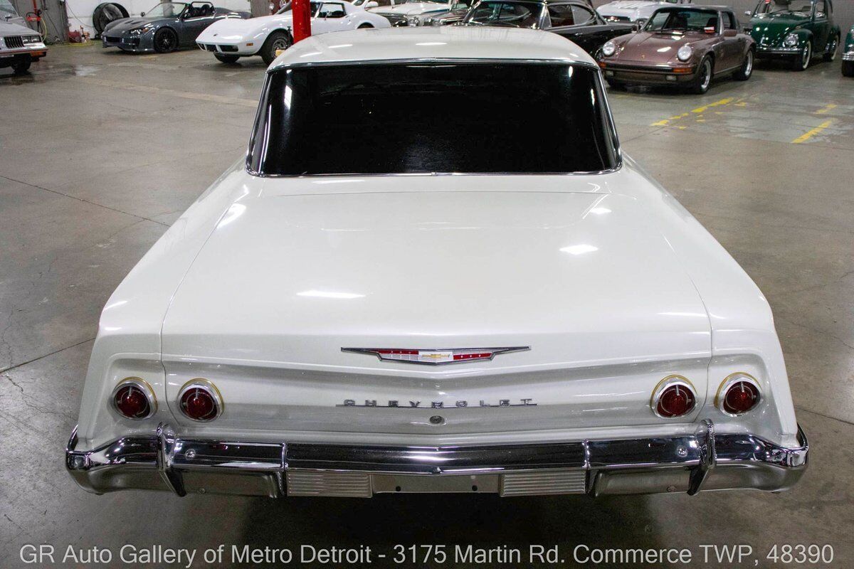 Chevrolet-Biscayne-1962-White-Tan-1608-4