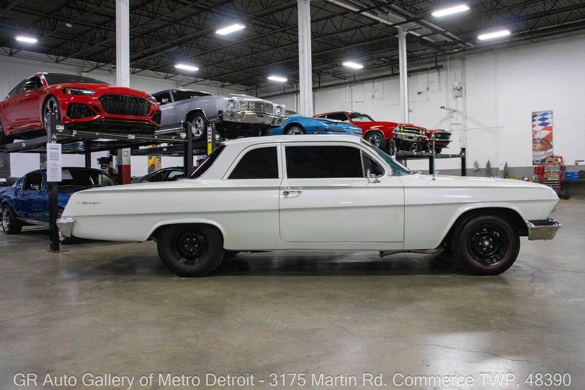 Chevrolet-Biscayne-1962-White-Tan-1608-7