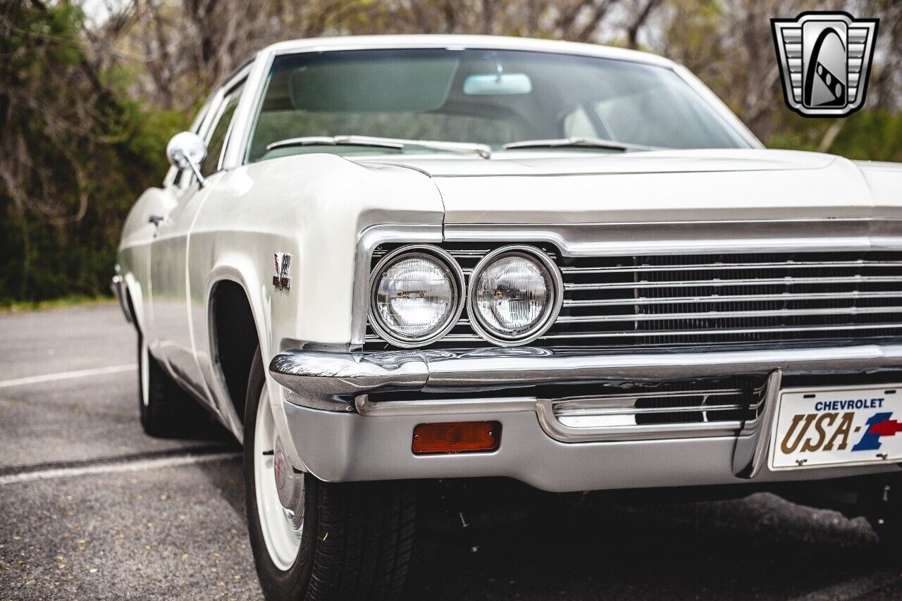 Chevrolet-Biscayne-1966-White-Tan-43803-11