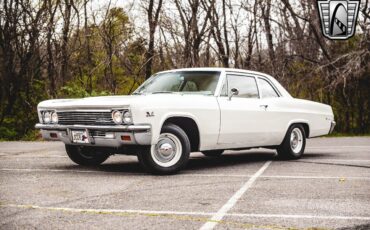 Chevrolet-Biscayne-1966-White-Tan-43803-2