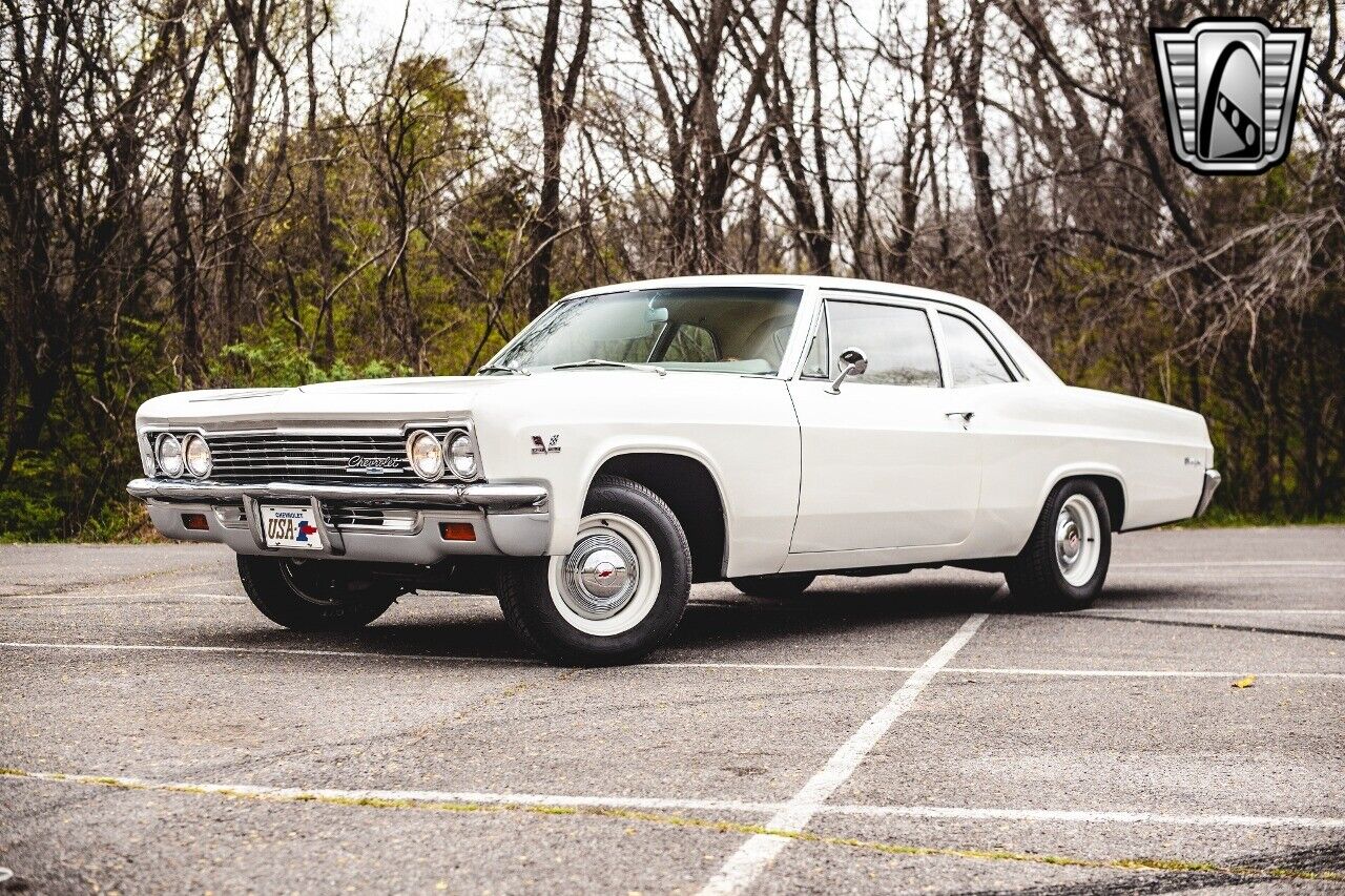 Chevrolet-Biscayne-1966-White-Tan-43803-2