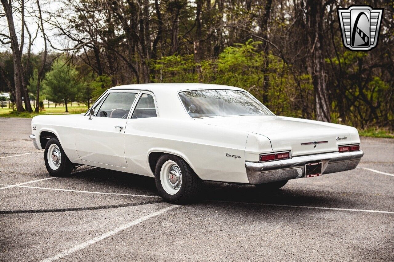 Chevrolet-Biscayne-1966-White-Tan-43803-4