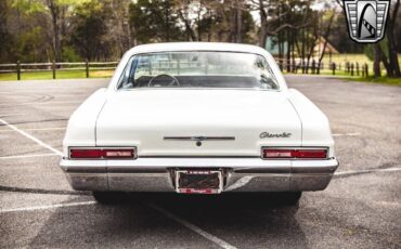 Chevrolet-Biscayne-1966-White-Tan-43803-5