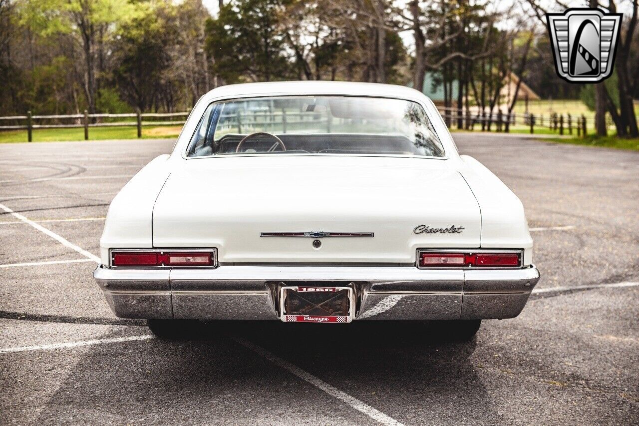 Chevrolet-Biscayne-1966-White-Tan-43803-5