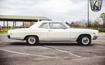 Chevrolet-Biscayne-1966-White-Tan-43803-7