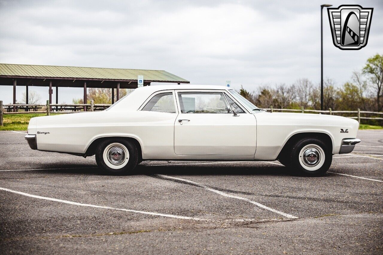 Chevrolet-Biscayne-1966-White-Tan-43803-7