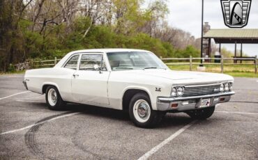 Chevrolet-Biscayne-1966-White-Tan-43803-8