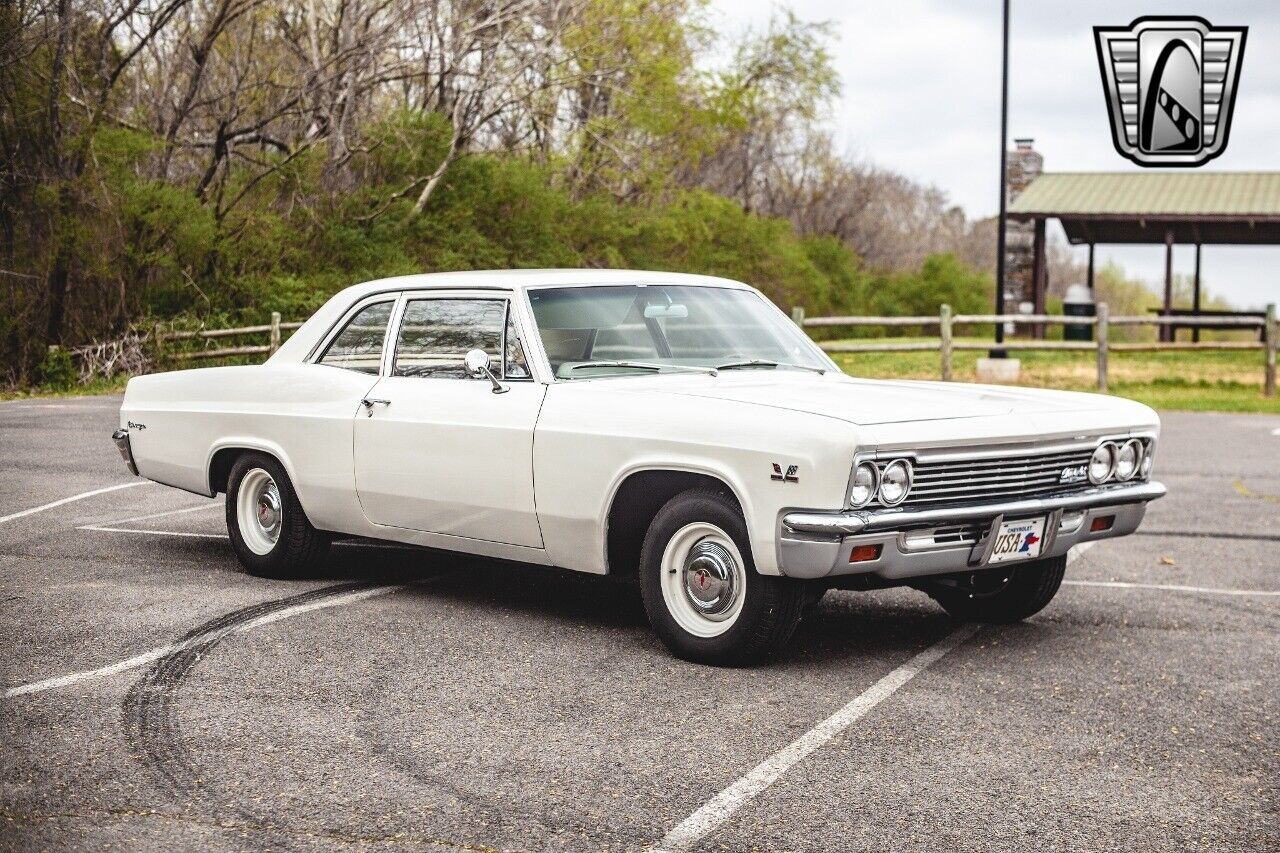 Chevrolet-Biscayne-1966-White-Tan-43803-8