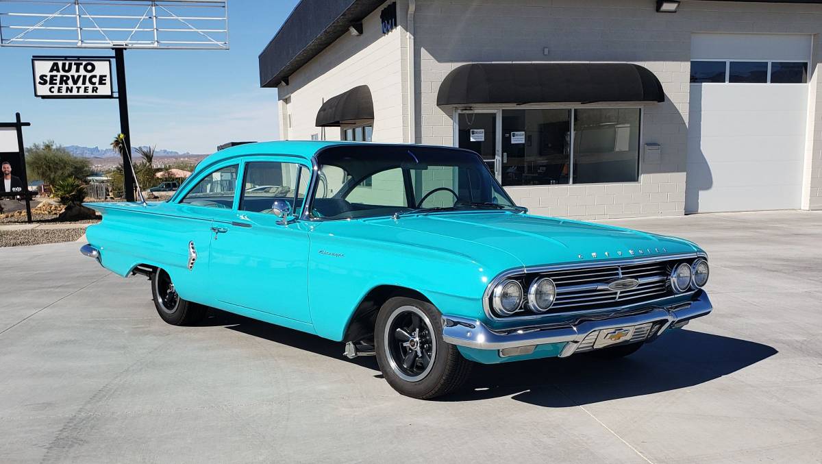 Chevrolet-Biscayne-2-dr-sedan-1960-custom-54718-1