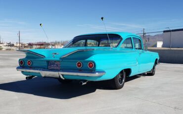 Chevrolet-Biscayne-2-dr-sedan-1960-custom-54718-11