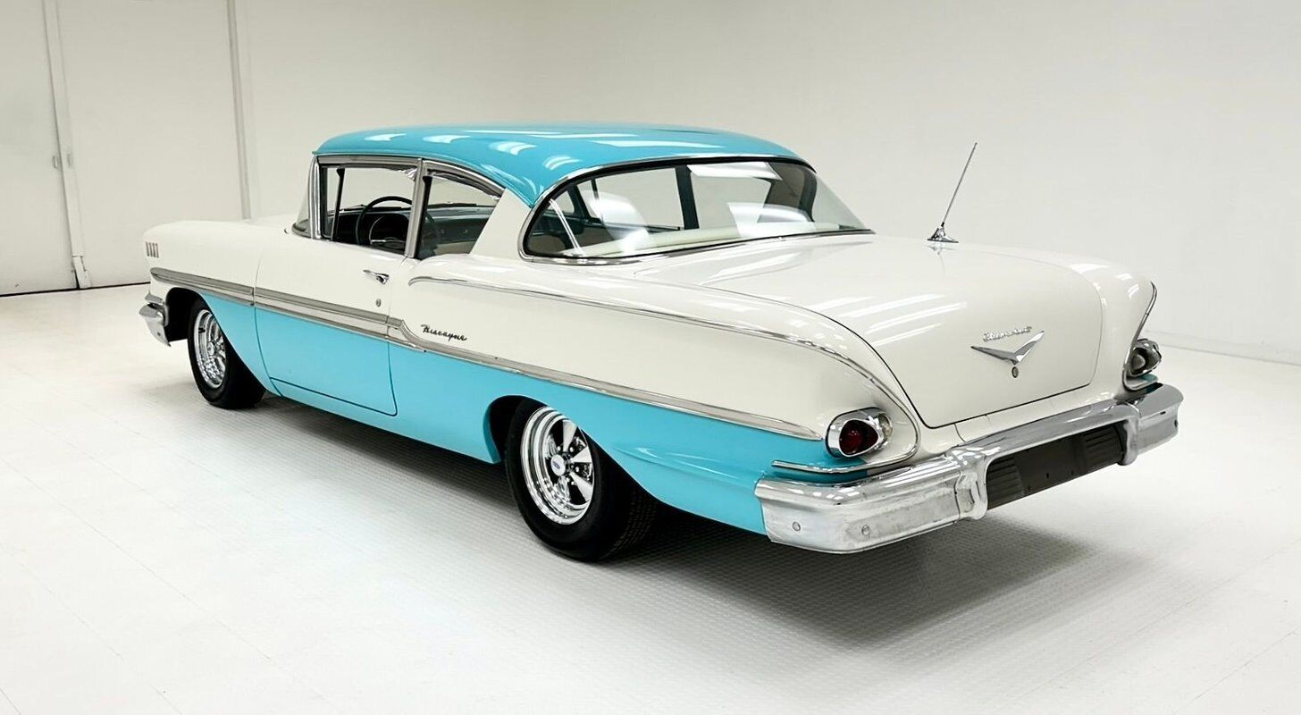 Chevrolet-Biscayne-Berline-1958-Tropic-Turquoise-Blue-107746-2