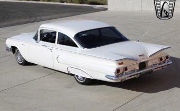 Chevrolet-Biscayne-Berline-1960-White-Blue-67290-10