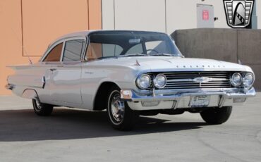 Chevrolet-Biscayne-Berline-1960-White-Blue-67290-5