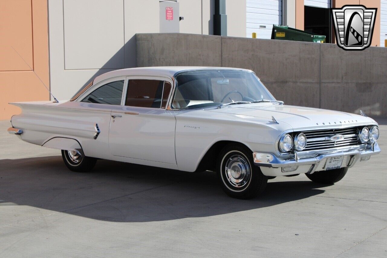 Chevrolet-Biscayne-Berline-1960-White-Blue-67290-6