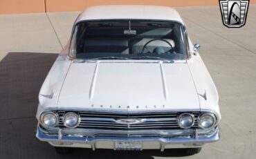 Chevrolet-Biscayne-Berline-1960-White-Blue-67290-7