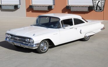 Chevrolet-Biscayne-Berline-1960-White-Blue-67290-8