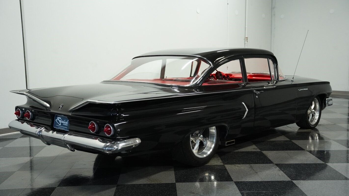 Chevrolet-Biscayne-Coupe-1960-Black-Red-145441-11