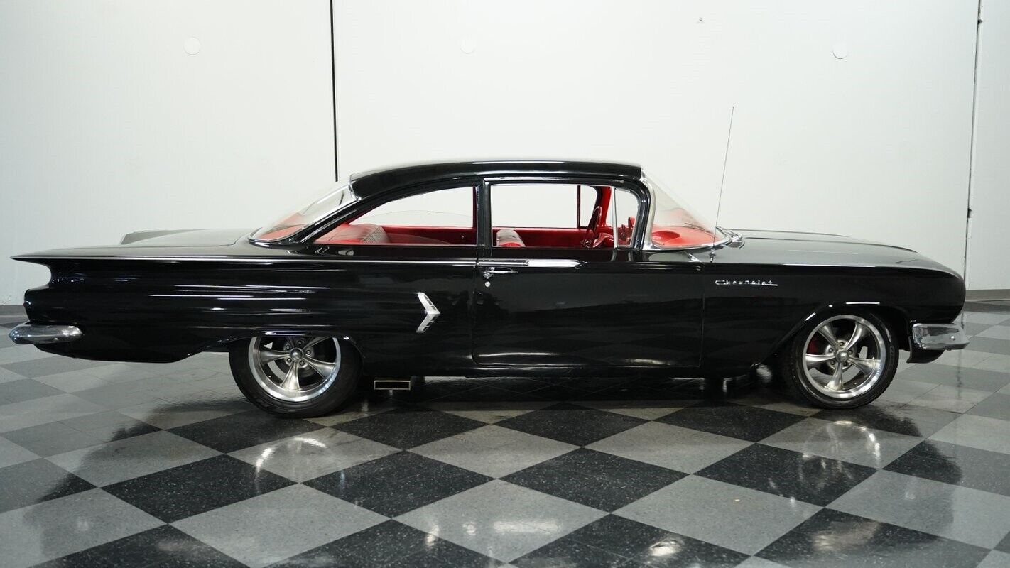 Chevrolet-Biscayne-Coupe-1960-Black-Red-145441-12