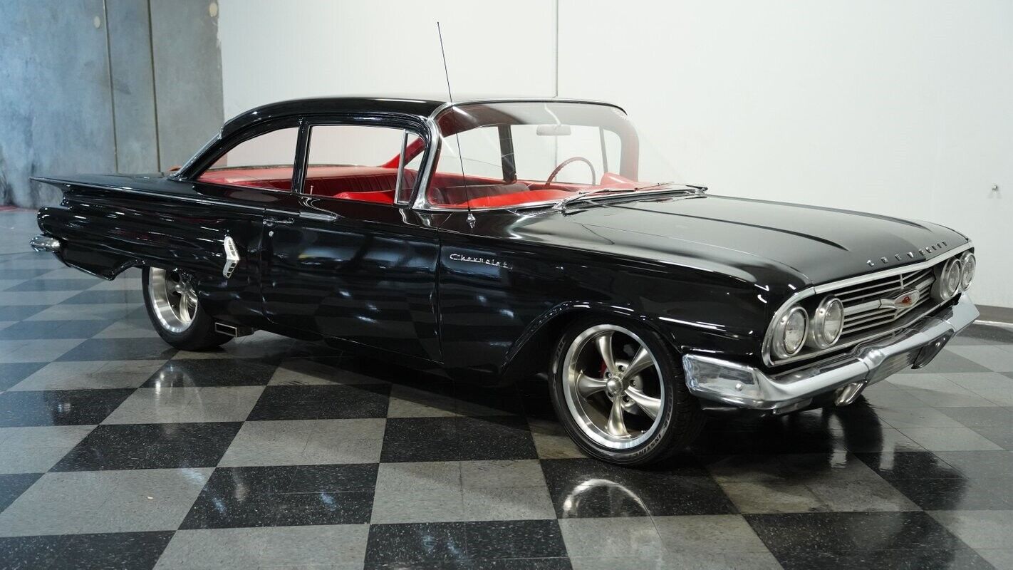 Chevrolet-Biscayne-Coupe-1960-Black-Red-145441-13