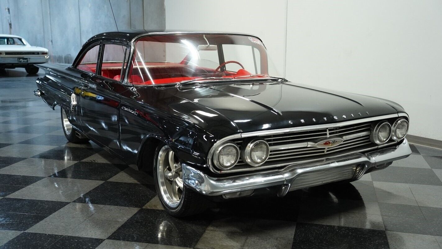 Chevrolet-Biscayne-Coupe-1960-Black-Red-145441-14