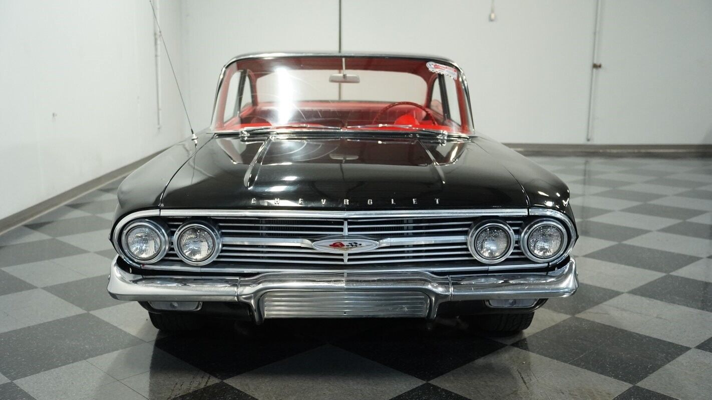 Chevrolet-Biscayne-Coupe-1960-Black-Red-145441-15