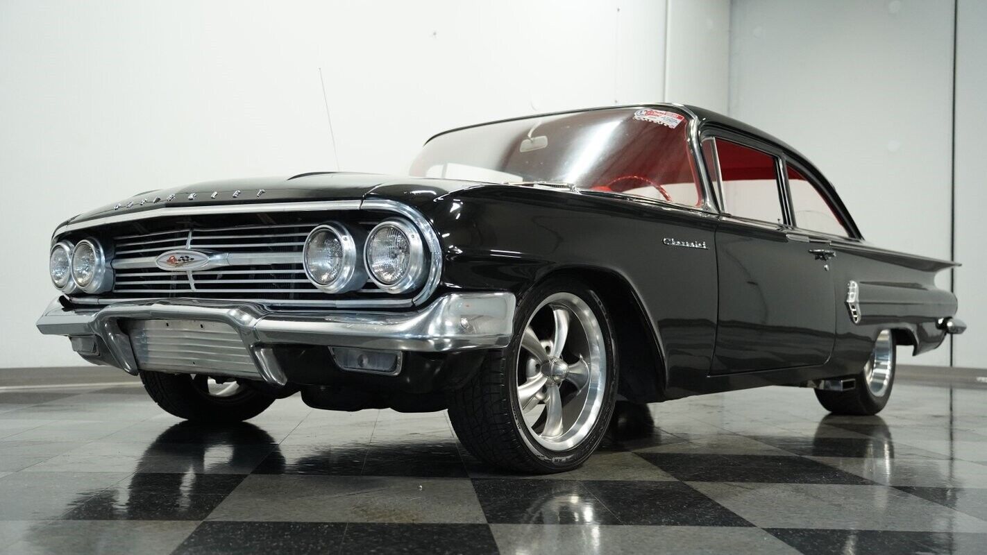 Chevrolet-Biscayne-Coupe-1960-Black-Red-145441-19