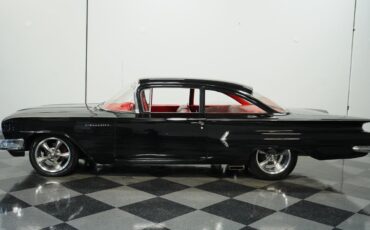 Chevrolet-Biscayne-Coupe-1960-Black-Red-145441-2