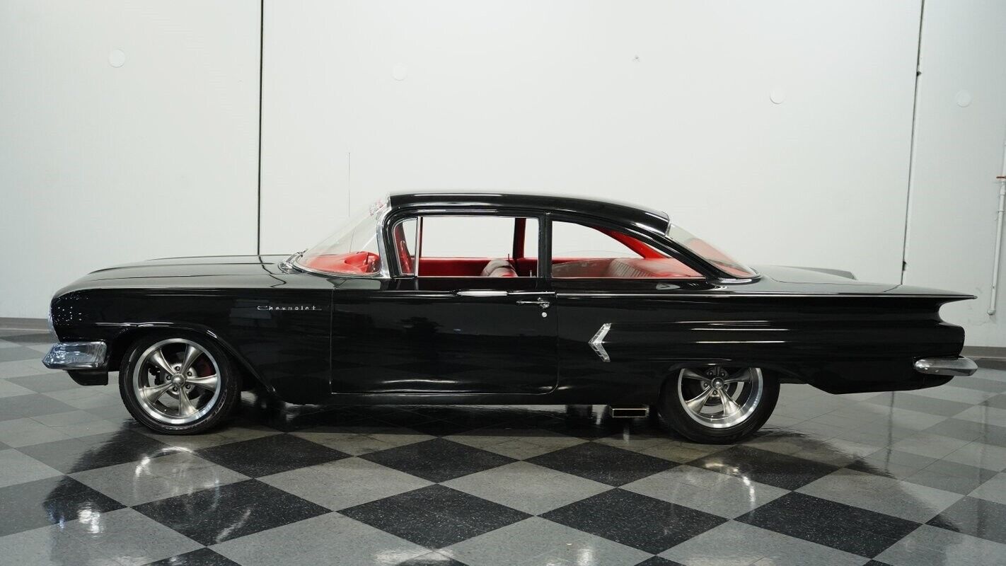 Chevrolet-Biscayne-Coupe-1960-Black-Red-145441-2