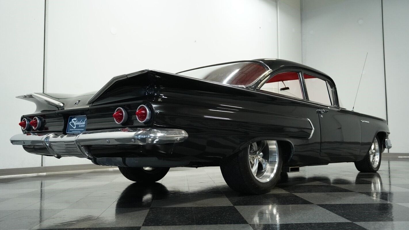 Chevrolet-Biscayne-Coupe-1960-Black-Red-145441-24