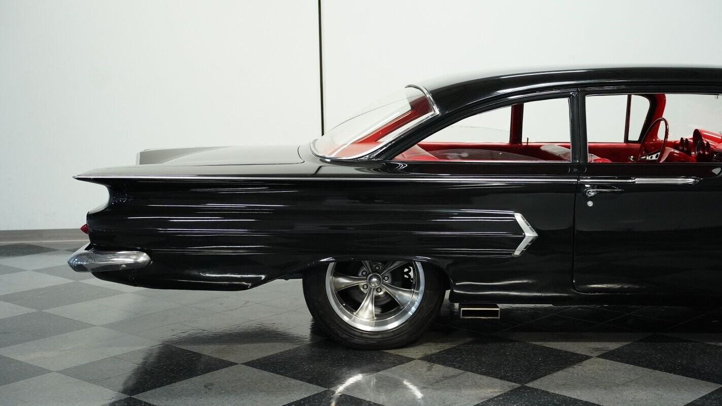 Chevrolet-Biscayne-Coupe-1960-Black-Red-145441-26