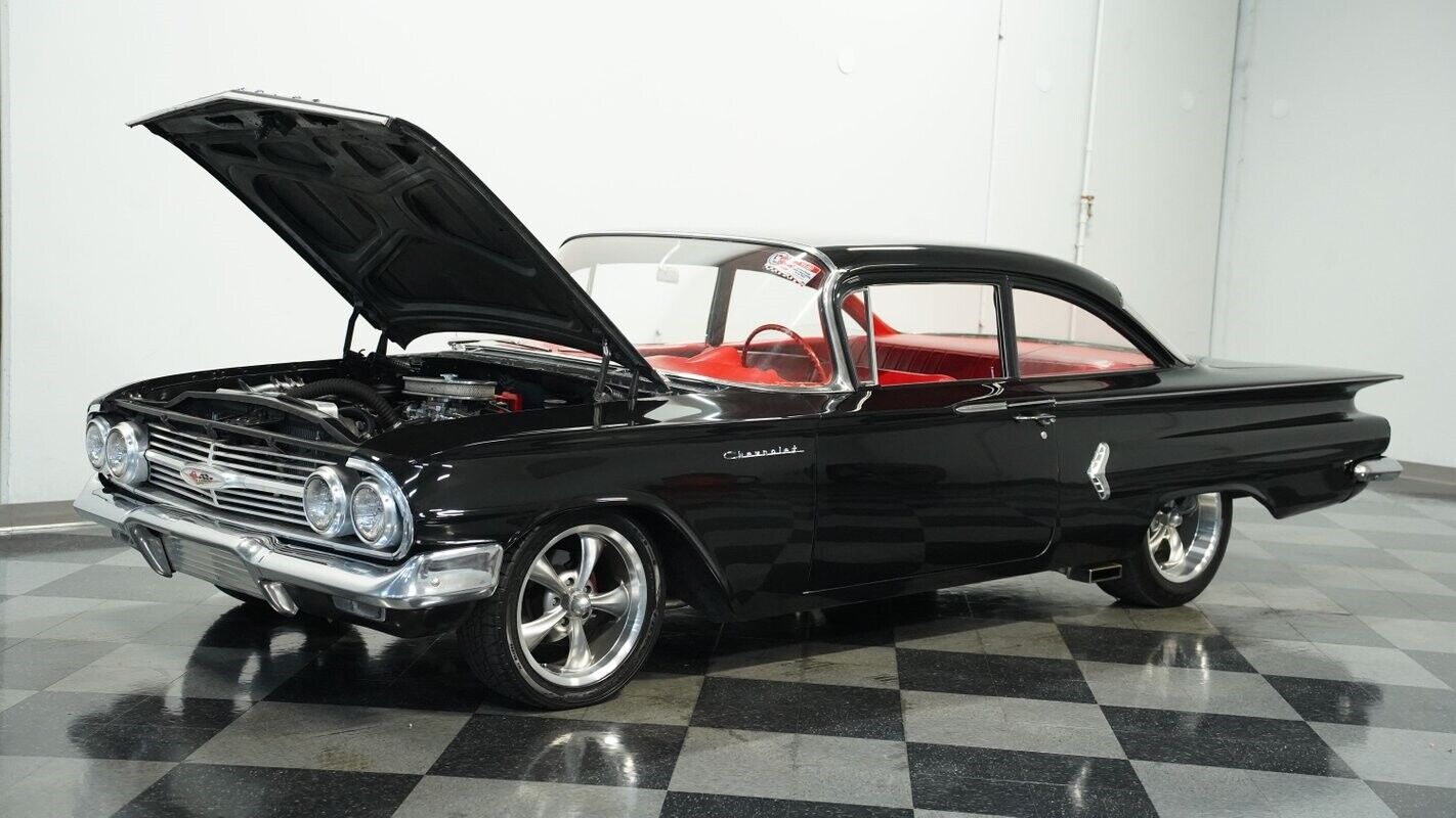 Chevrolet-Biscayne-Coupe-1960-Black-Red-145441-28