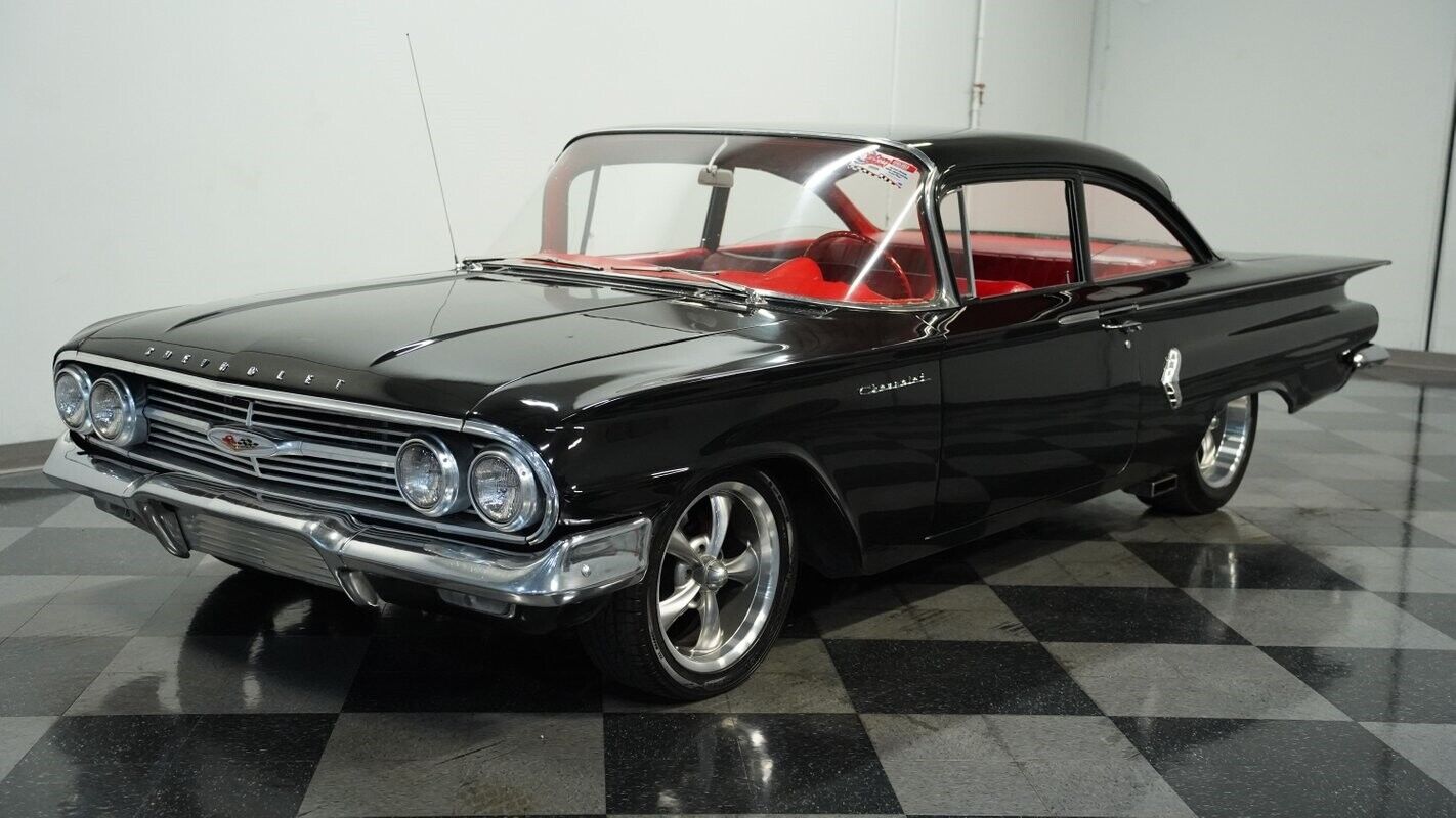 Chevrolet-Biscayne-Coupe-1960-Black-Red-145441-5