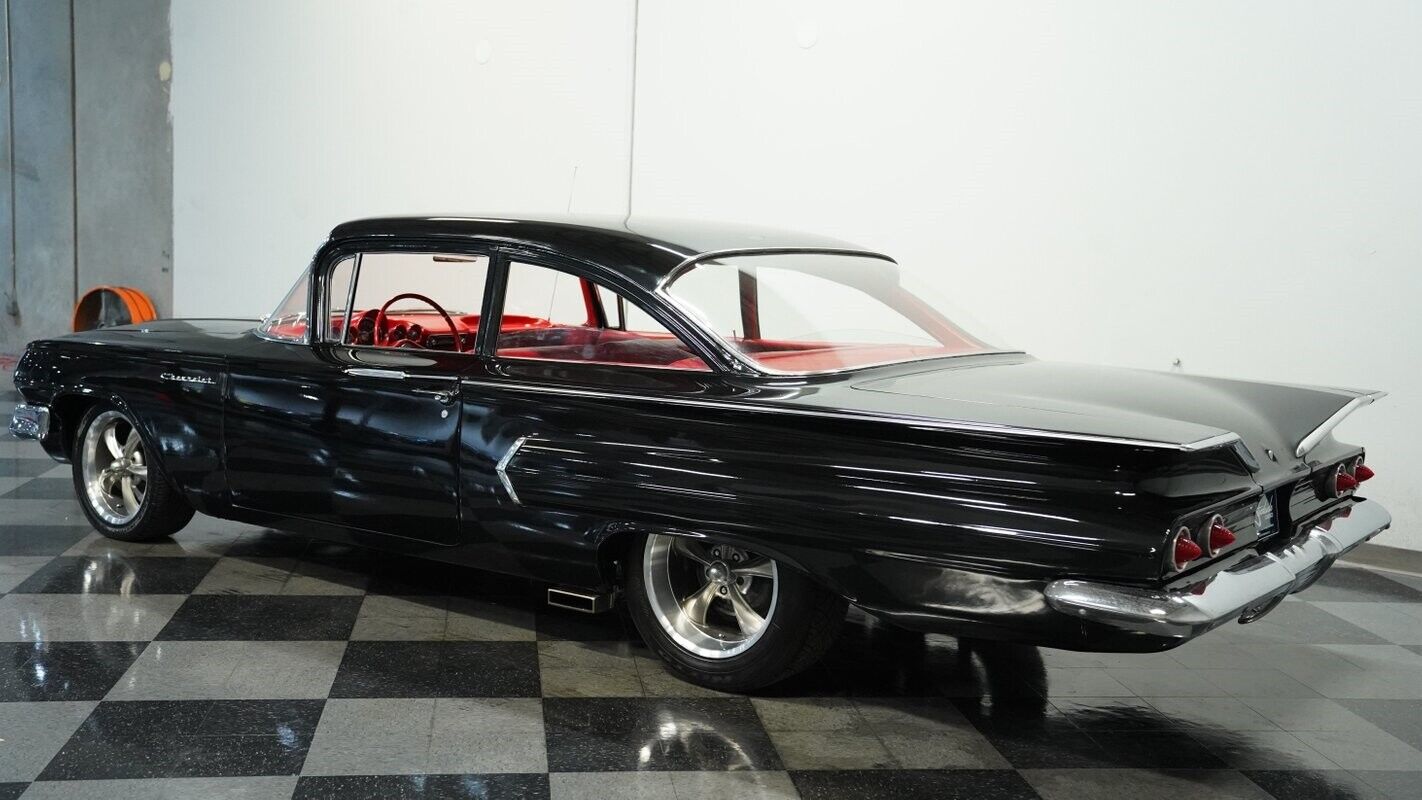 Chevrolet-Biscayne-Coupe-1960-Black-Red-145441-7