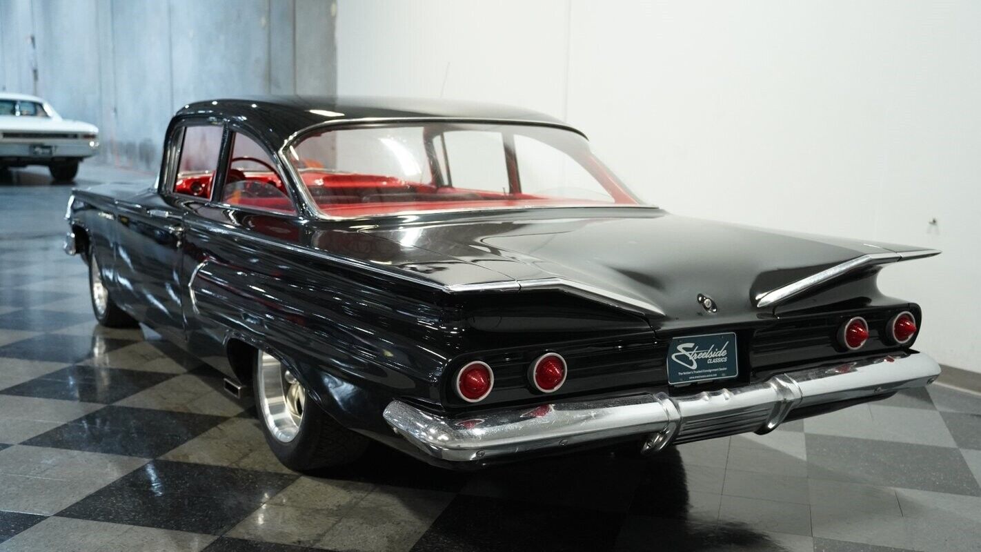 Chevrolet-Biscayne-Coupe-1960-Black-Red-145441-8