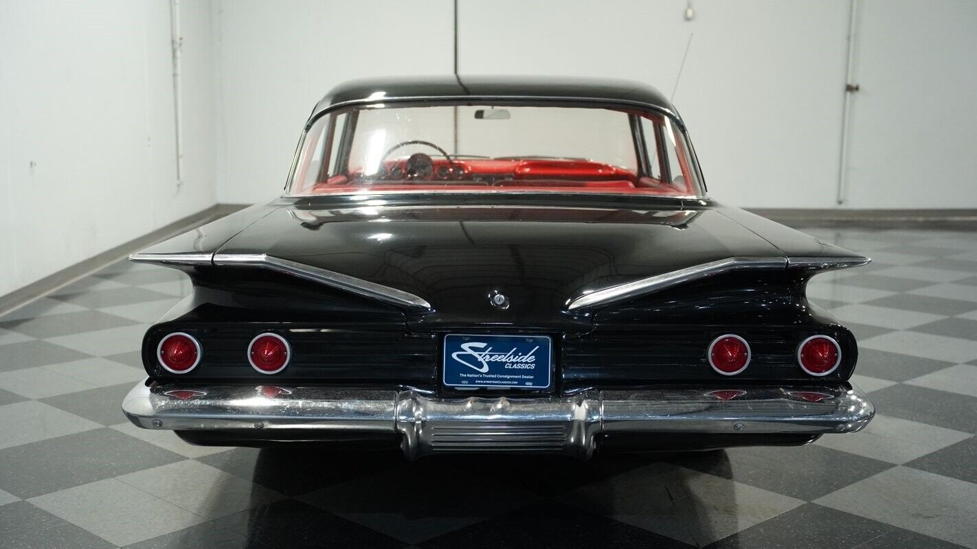 Chevrolet-Biscayne-Coupe-1960-Black-Red-145441-9